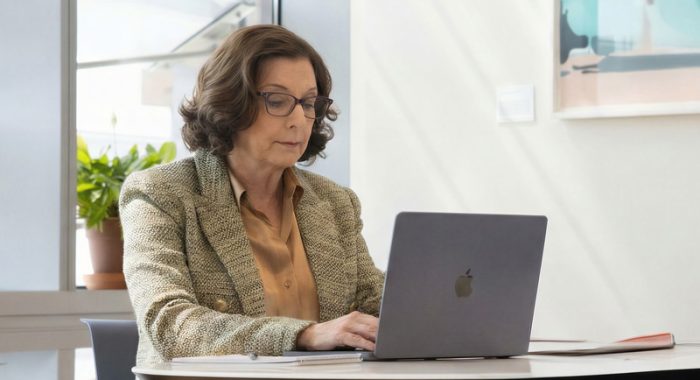 Sunnie-on-laptop